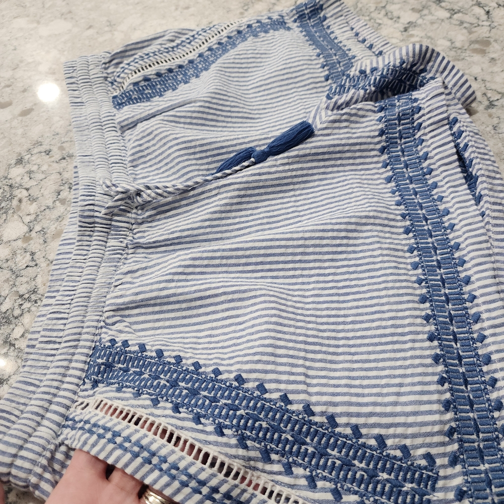 Vineyard Vines Blue and White Striped Embroidered Women’s Shorts with Tassel Tie - Picture 3 of 9
